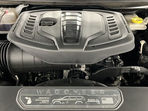 Used 2024 Jeep Wagoneer L Series II AWD/4WD image 28