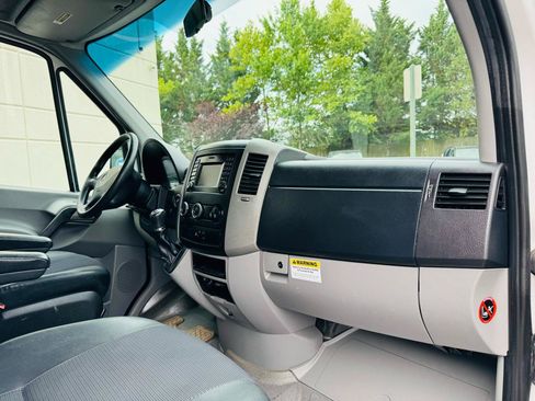 Used 2017 Mercedes-Benz Sprinter 2500 image 22