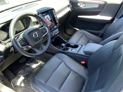 New 2025 Volvo XC40 B5 Core w/ Protection Package Premier image 19