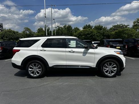 Used 2023 Ford Explorer XLT w/ Equipment Group 202A AWD/4WD image 4