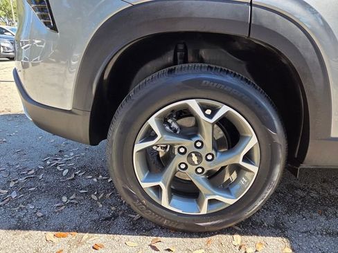 Certified 2025 Chevrolet Trax LT w/ LT Convenience Package image 23