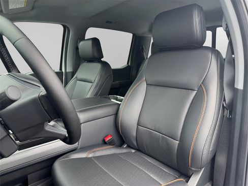 Certified 2025 Ford F250 Lariat w/ Chrome Package image 9