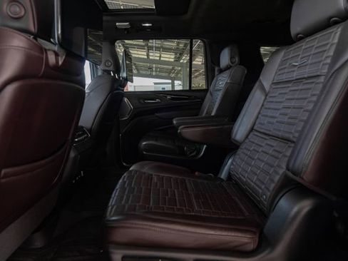 Certified 2023 Cadillac Escalade ESV Sport Platinum w/ LPO, ONYX Package image 31