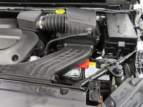 Used 2024 Chrysler Pacifica Touring-L FWD image 24