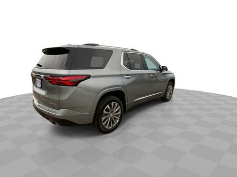 Used 2023 Chevrolet Traverse Premier FWD image 2