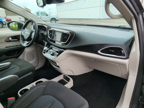 Used 2023 Chrysler Voyager LX FWD image 30