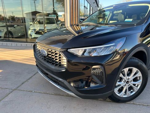 Used 2025 Ford Escape Active AWD/4WD image 2