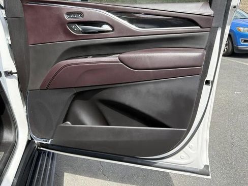 Certified 2024 Cadillac Escalade Premium Luxury Platinum w/ Heavy-Duty Trailer Package AWD/4WD image 14