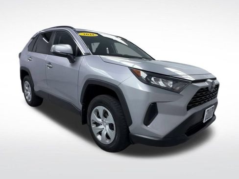 Used 2021 Toyota RAV4 LE FWD image 2