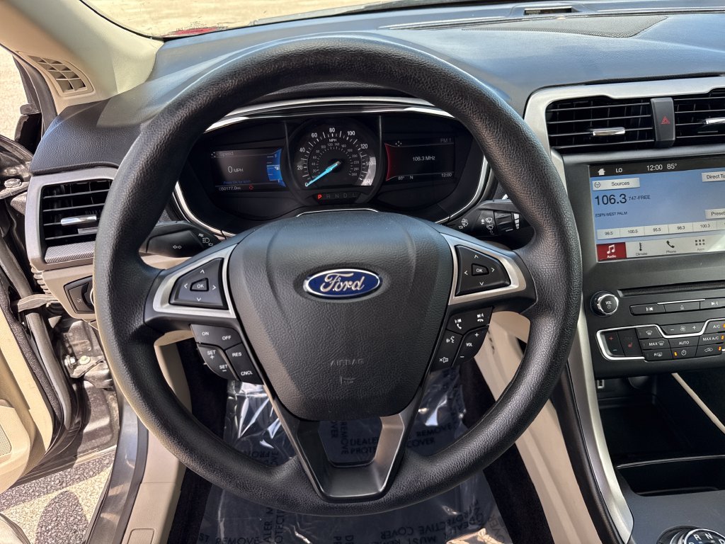 Used 2017 Ford Fusion SE w/ Fusion SE Technology Package FWD image 14