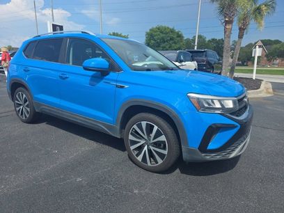 Used 2022 Volkswagen Taos SE w/ Panoramic Sunroof Package