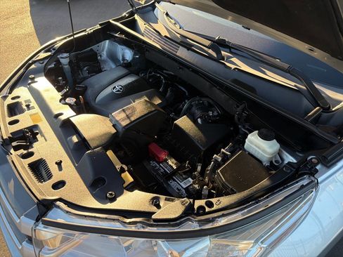 Used 2019 Toyota Highlander XLE image 33