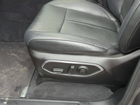 Used 2023 Jeep Wagoneer L Series III w/ Premium Group I image 13