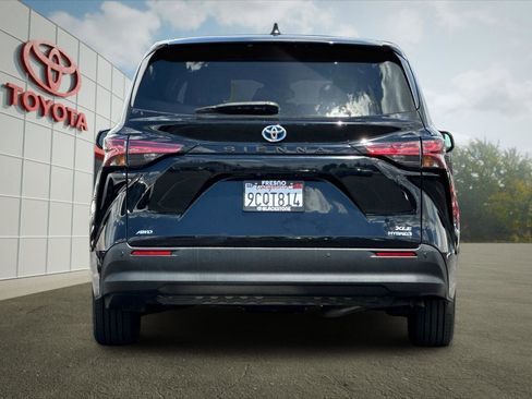 Certified 2022 Toyota Sienna XLE AWD/4WD image 4