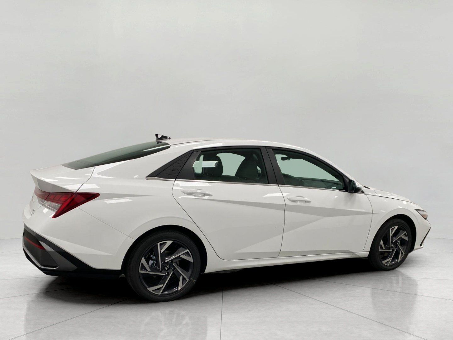 New 2026 Hyundai Elantra Limited FWD image 2