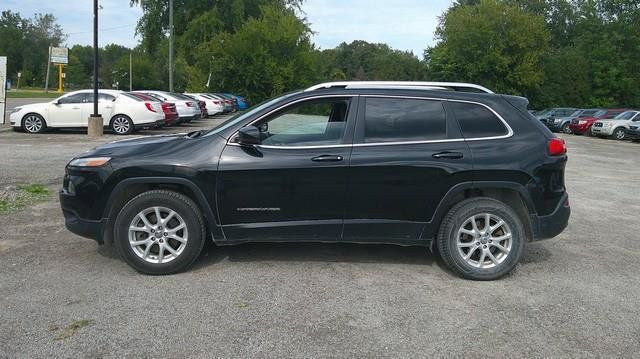 Used 2016 Jeep Cherokee Latitude w/ Safety/Convenience Group AWD/4WD image 5
