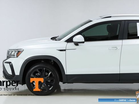 Used 2023 Volkswagen Taos SE w/ Panoramic Sunroof Package FWD image 41