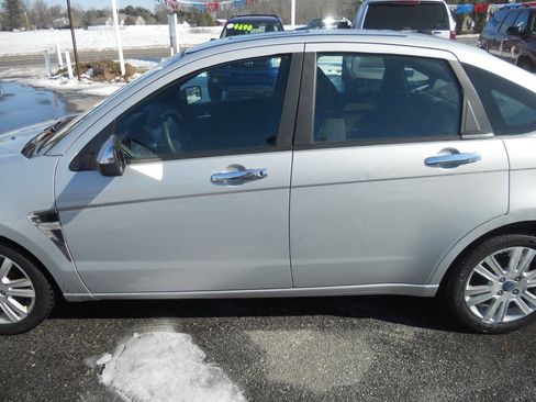 Used 2008 Ford Focus SE image 2