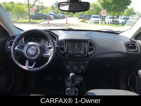 Used 2018 Jeep Compass Latitude AWD/4WD image 2