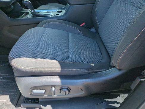 Used 2020 Chevrolet Traverse LT FWD image 21