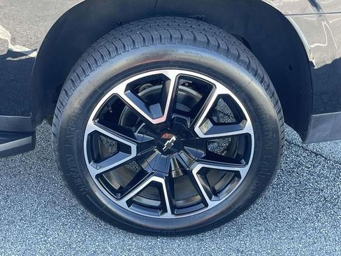Used 2022 Chevrolet Suburban RST w/ Luxury Package RWD image 9