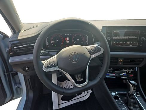 New 2025 Volkswagen Jetta SEL FWD image 17