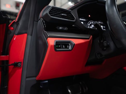 Used 2022 Lamborghini Urus AWD/4WD image 9