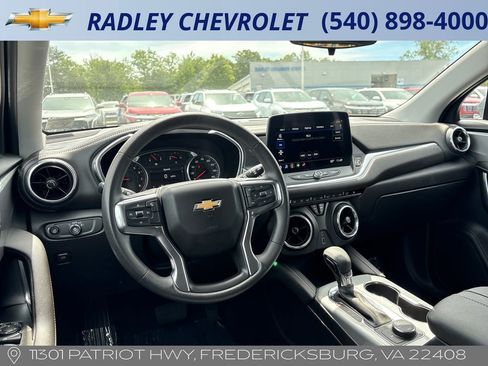 Used 2025 Chevrolet Blazer LT AWD/4WD image 13