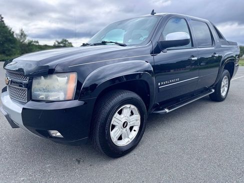 Used 2008 Chevrolet Avalanche LT AWD/4WD image 3