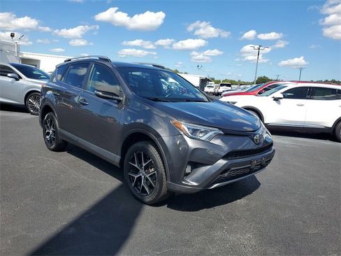 Used 2017 Toyota RAV4 SE image 2
