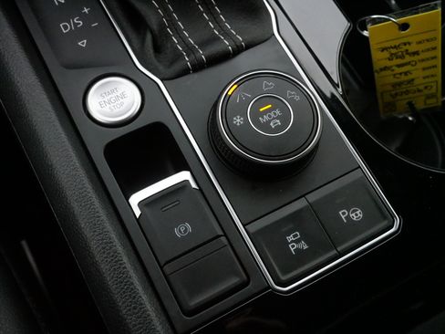 Certified 2022 Volkswagen Atlas Cross Sport SEL Premium R-Line image 28