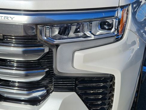 Used 2024 Chevrolet Silverado 1500 High Country w/ Z71 Off-Road Package image 10