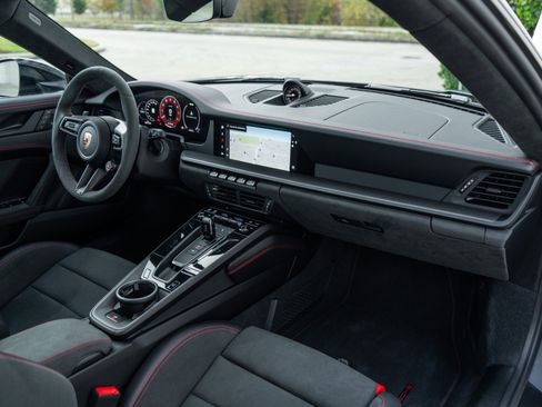 Used 2025 Porsche 911 Carrera 4 GTS image 16