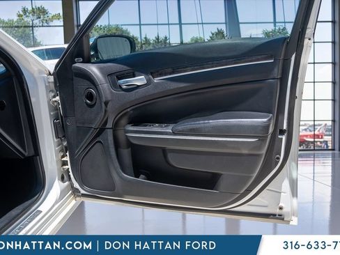 Used 2014 Chrysler 300 C RWD image 30