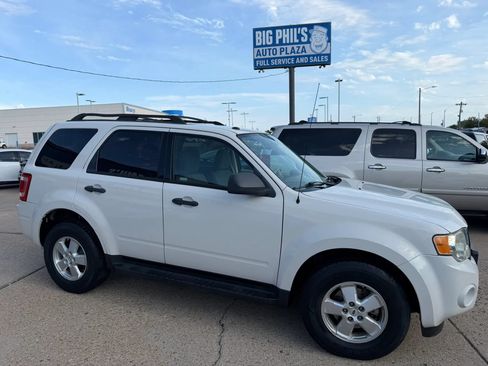 Used 2010 Ford Escape XLT FWD image 3