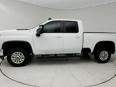 Used 2022 Chevrolet Silverado 2500 LT w/ Convenience Package image 2