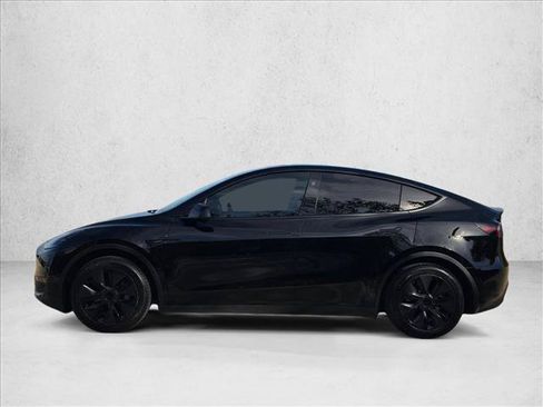 Used 2025 Tesla Model Y Long Range RWD image 9