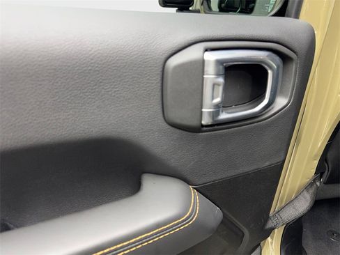 Used 2025 Jeep Gladiator Sport w/ Premium Package image 40