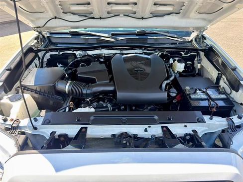 Used 2020 Toyota Tacoma TRD Sport w/ Technology Package AWD/4WD image 24