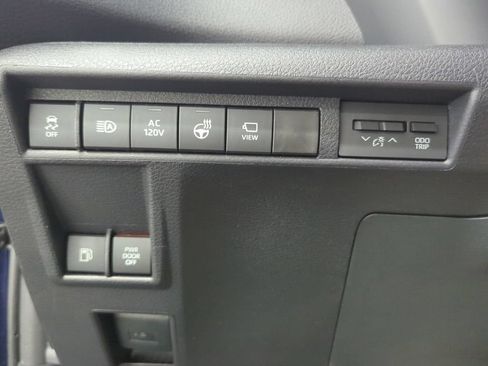 Used 2026 Toyota Sienna Platinum AWD/4WD image 11
