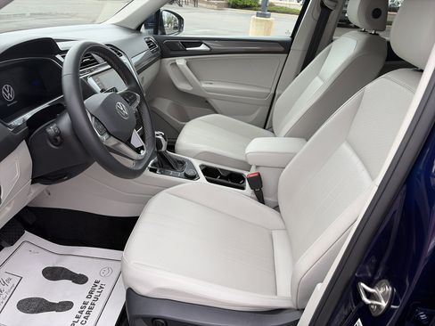 Used 2023 Volkswagen Tiguan SE image 12