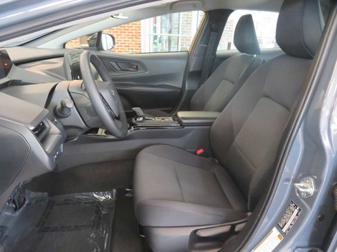 Used 2025 Toyota Prius LE image 15