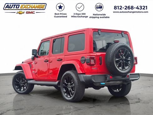 Used 2024 Jeep Wrangler Unlimited Sahara AWD/4WD image 3