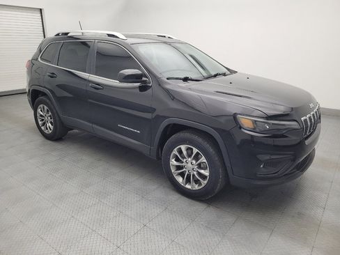 Used 2019 Jeep Cherokee Latitude Plus w/ Cold Weather Group AWD/4WD image 11