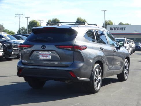 Used 2025 Toyota Highlander XLE image 13