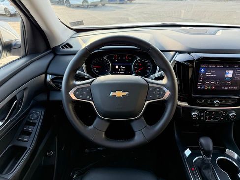 Used 2021 Chevrolet Traverse LT w/ LT Premium Package image 16