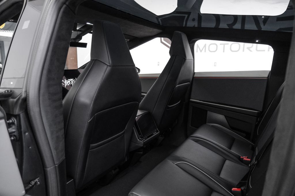 Used 2024 Tesla Cybertruck AWD Crew Cab image 35