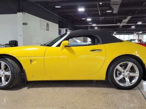 Used 2007 Pontiac Solstice Convertible w/ Premium Package RWD image 23