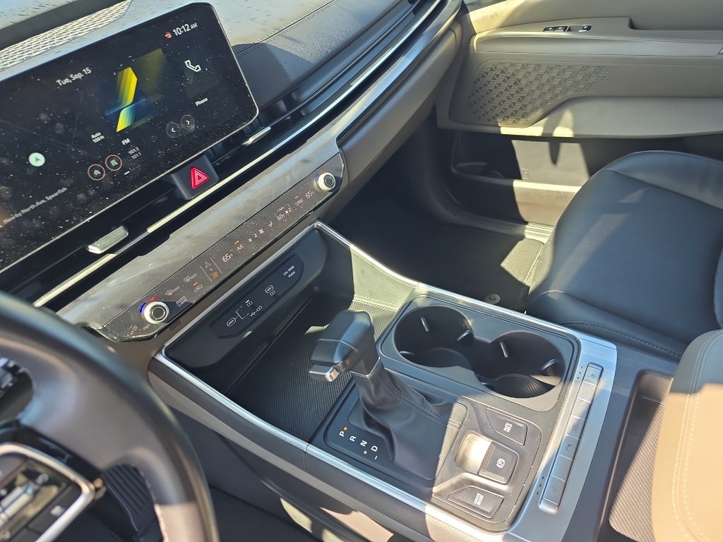 Used 2025 Kia Carnival FWD image 17
