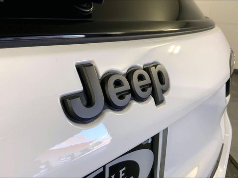 Used 2025 Jeep Compass Trailhawk AWD/4WD image 28
